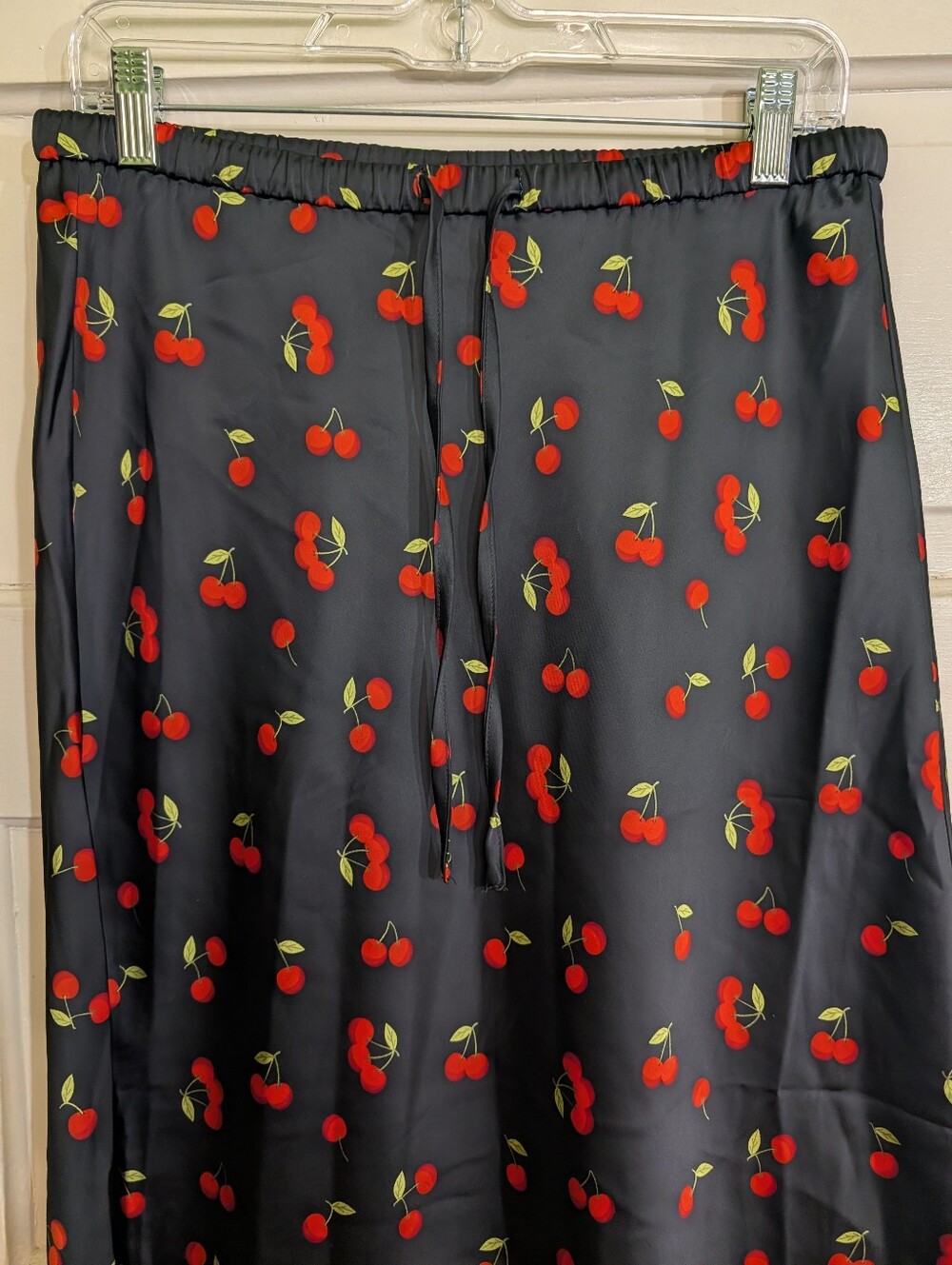 Rachel Zoe Cherry Print Satin Maxi Skirt Size 6 Black Red Drawstring - Picture 3 of 8